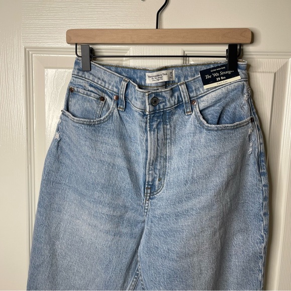 New Abercrombie & Fitch Curve Love Ultra High Rise 90s Straight Jean size 28 - Picture 5 of 14